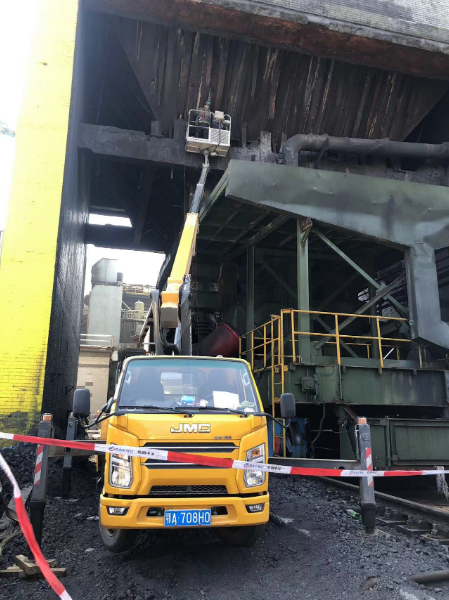 22米云梯车武钢工厂检修施工现场